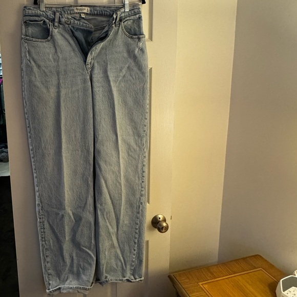 Abercrombie 90's relaxed high rise jean- 31XL - Picture 1 of 2